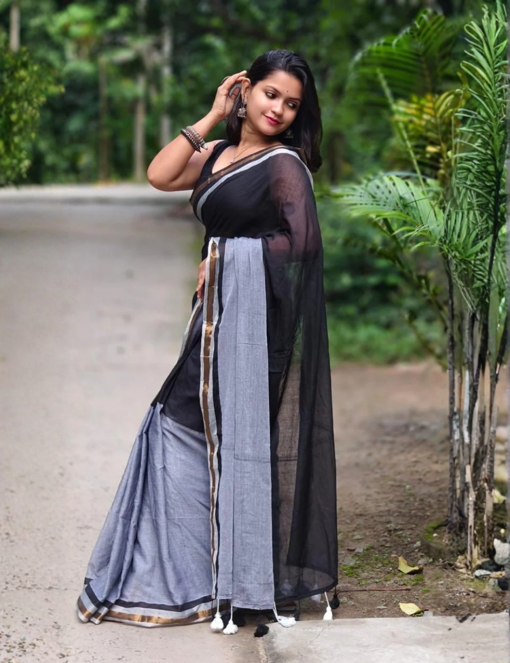 Black Dual coloured Mulmul Saree