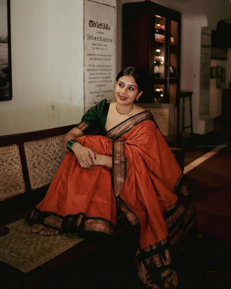 Burnt Orange body with Bottle Green pallu - Kalyani Silk Cotton Saree